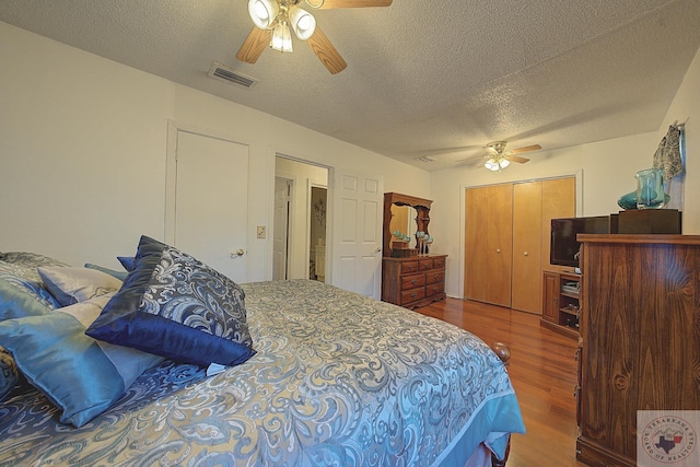 bedroom featuring a closet, ceiling fan, hardwood / wood-style floors, and a textured ceiling