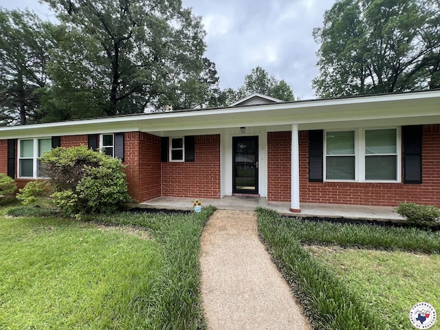 6 Arnold Dr, Texarkana, AR 71854 - single story home featuring brick siding, a porch, and a front lawn
