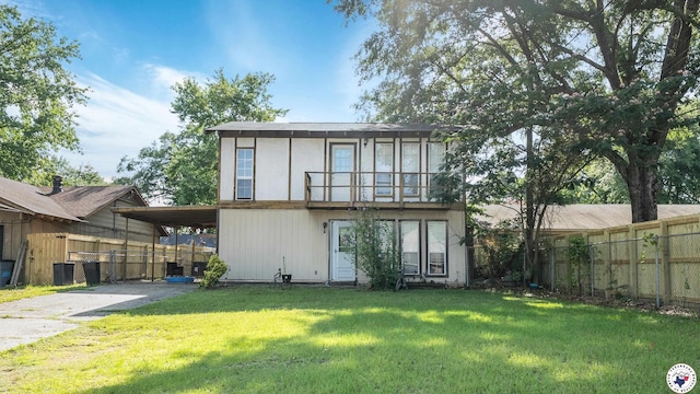 2521 Jefferson Ave, Texarkana, AR 71854 - rear view of house featuring concrete driveway and a carport