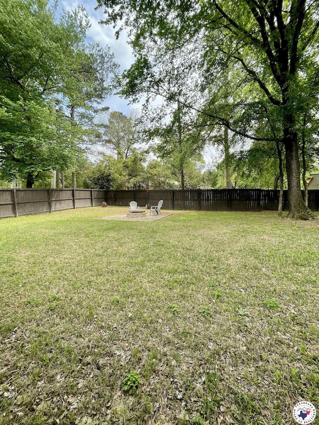 view of yard featuring a fenced backyard