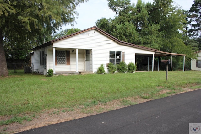 view of front of house featuring central AC, a front lawn, and a carport