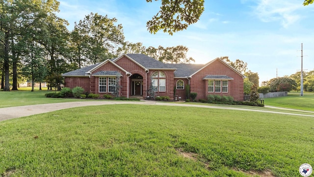 6616 Lakeridge Dr, Texarkana, TX 75503 - ranch-style home featuring brick siding and a front yard