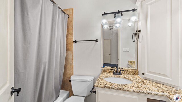 6616 Lakeridge Dr, Texarkana, TX 75503 - bathroom with vanity and shower / tub combo with curtain