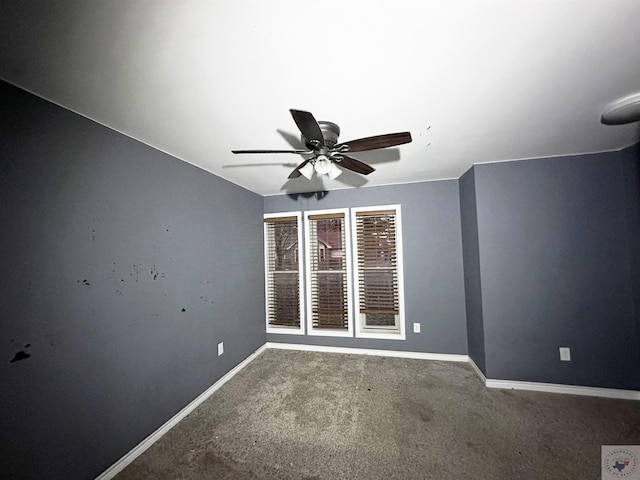 carpeted empty room featuring ceiling fan