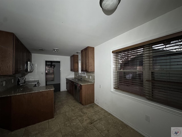 kitchen with black / electric stove, sink, and backsplash