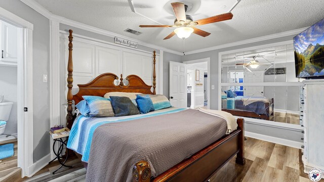 525 Longhorn Rd, Maud, TX 75567 - bedroom featuring wood finished floors, a ceiling fan, a textured ceiling, and crown molding