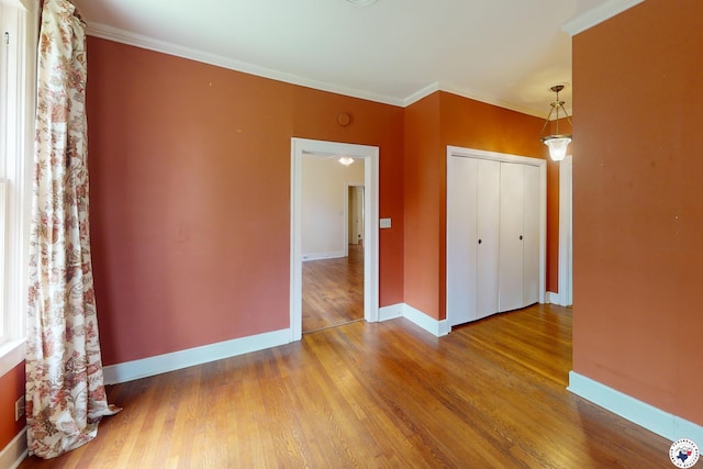 2300 Laurel St, Texarkana, AR 71854 - empty room featuring wood finished floors and crown molding