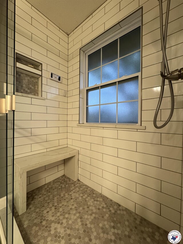 bathroom featuring a tile shower
