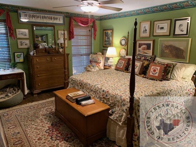 bedroom featuring ceiling fan