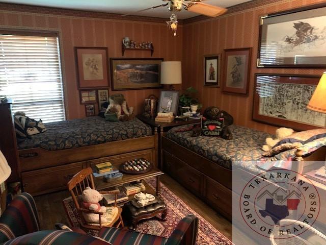 bedroom featuring ceiling fan