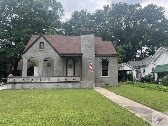 view of front of property featuring a front yard