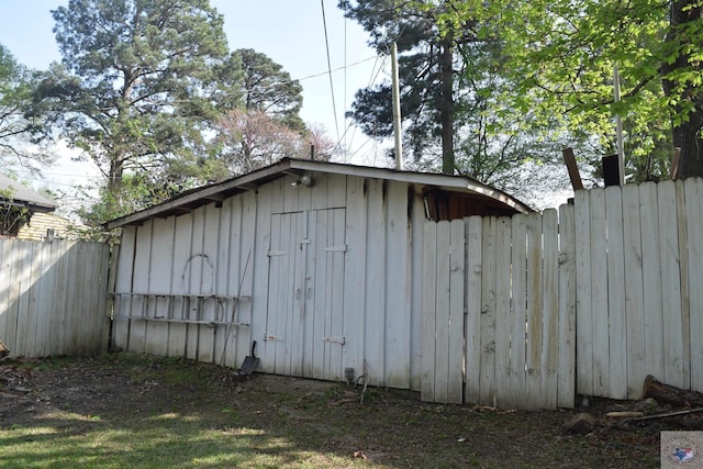 712 Diane Dr, Wake Village, TX 75501 - view of outdoor structure with fence
