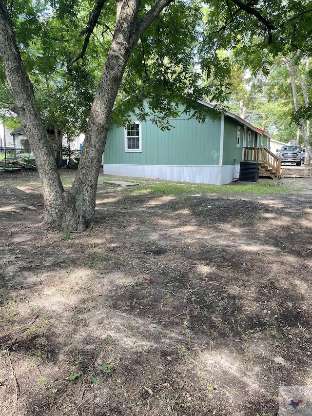 view of yard with central AC unit