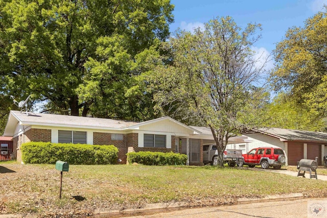 ranch-style home with a front lawn