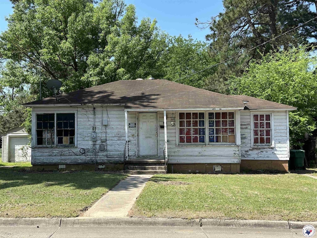 911 Richmond Rd, Texarkana, TX 75503 - view of front of home with a front yard