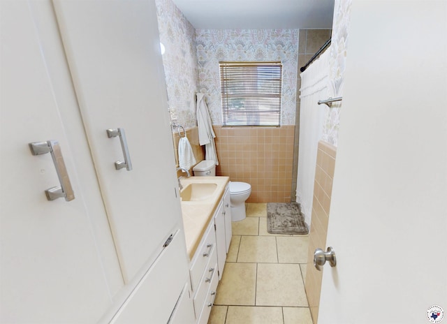 9 Camelia Ln, Texarkana, TX 75503 - full bathroom featuring toilet, tile patterned flooring, tile walls, vanity, and a shower with shower curtain