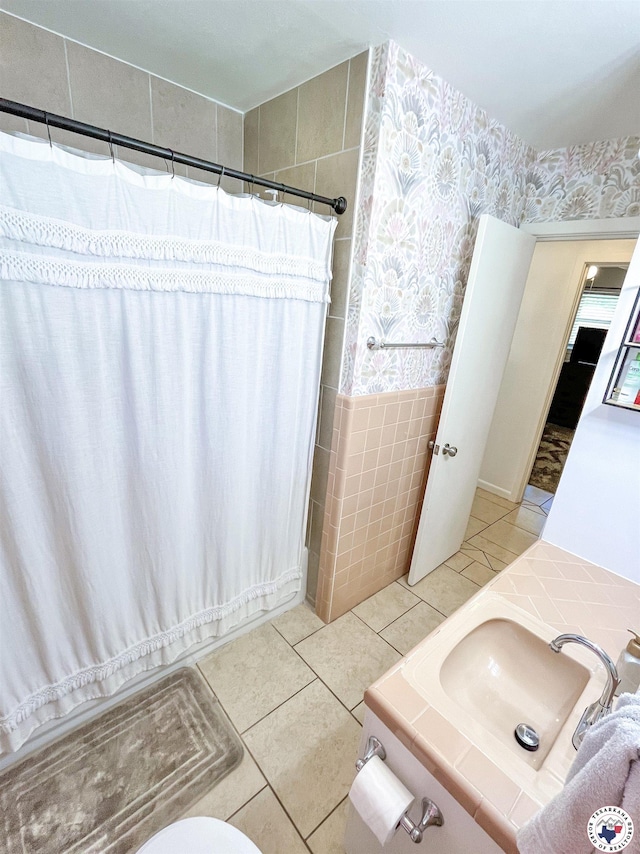 9 Camelia Ln, Texarkana, TX 75503 - full bath with wallpapered walls, a sink, curtained shower, tile walls, and tile patterned flooring