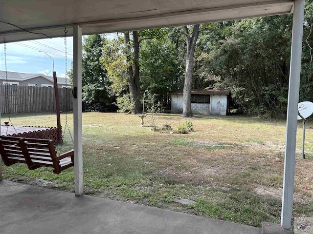 view of yard with a storage shed