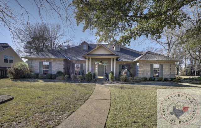 view of front facade with a front yard