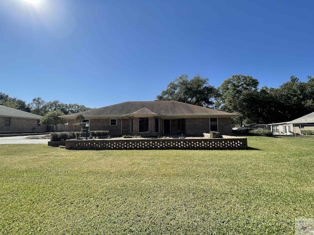 view of front of house with a front lawn