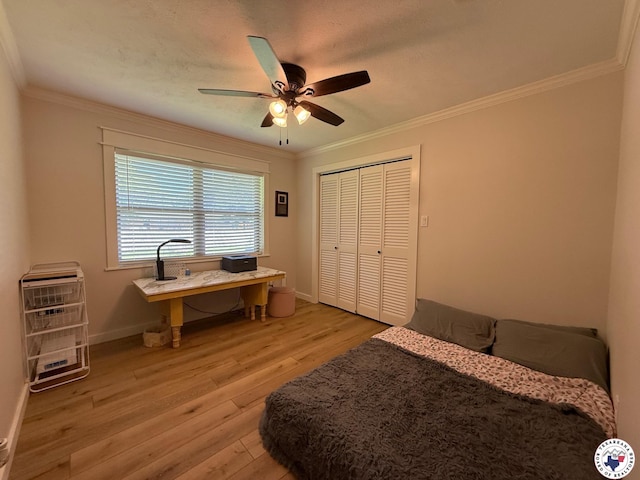 206 Oak St, New Boston, TX 75570 - bedroom with light wood-style flooring, crown molding, a closet, baseboards, and ceiling fan