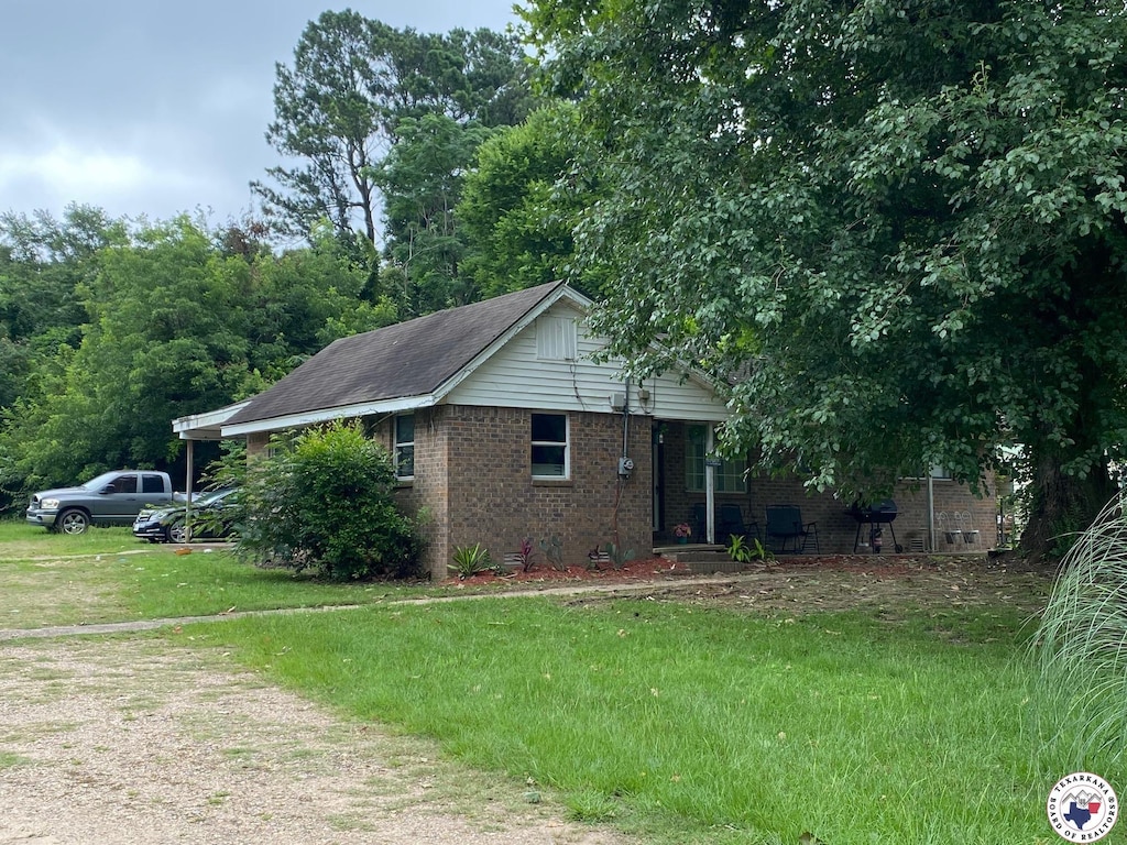 1301-03 S Stateline, Texarkana, AR 71854 - view of front of house with brick siding and a front yard
