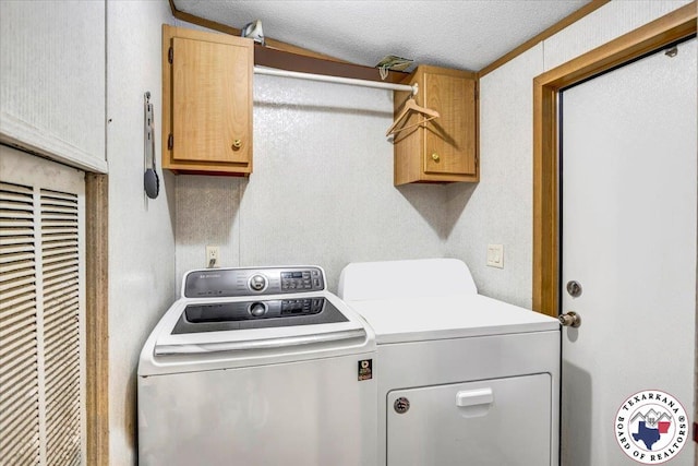 2520 County Road 326, W, TX 75706 - washroom with washer and clothes dryer, a heating unit, and cabinet space