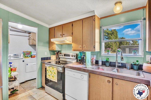 2520 County Road 326, W, TX 75706 - kitchen with electric stove, dishwasher, under cabinet range hood, ornamental molding, and a sink