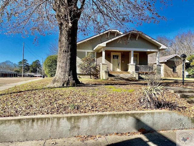 view of front of home featuring a porch