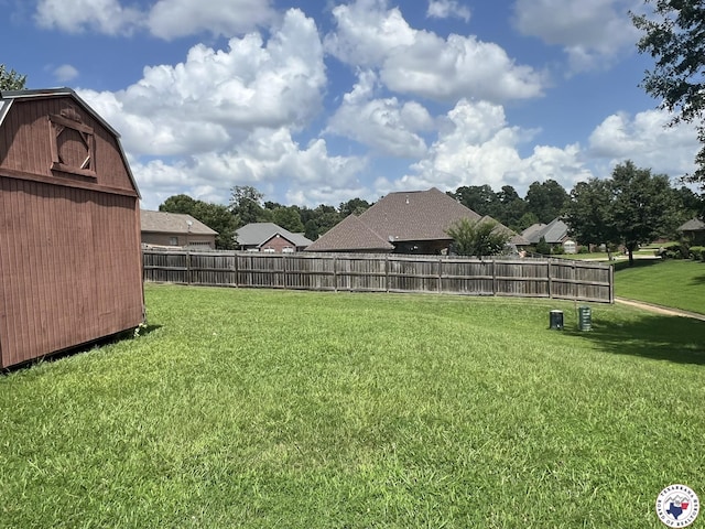5902 Oak Hollow Pl, Texarkana, AR 71854 - view of yard featuring an outbuilding