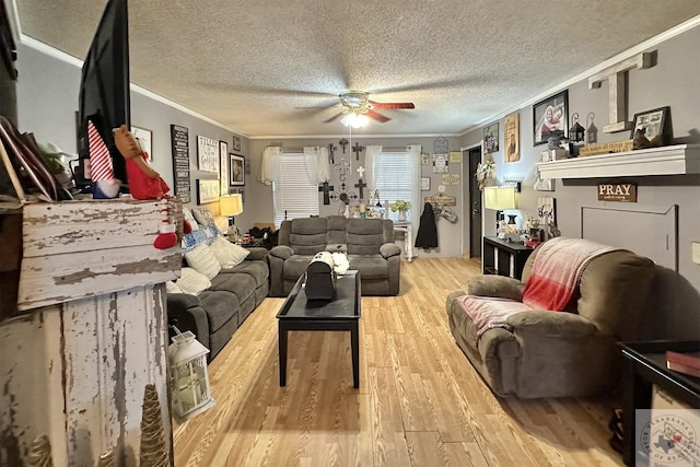 living room with light wood-style flooring, a textured ceiling, ceiling fan, and crown molding