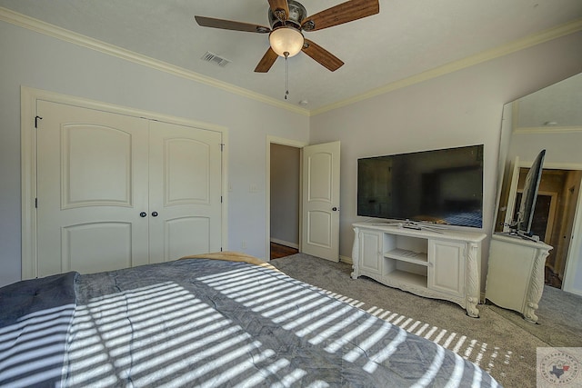 bedroom featuring a closet, ceiling fan, light colored carpet, and ornamental molding