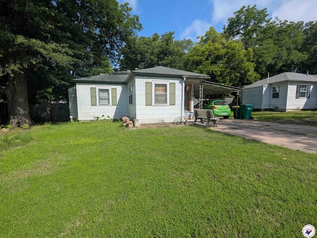 3319 Rhozine Ln, Texarkana, TX 75503 - view of front facade featuring concrete driveway and a carport