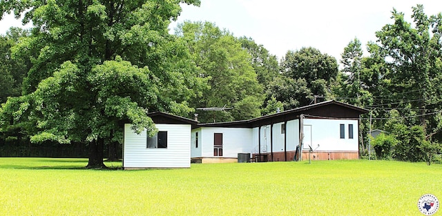 334 Pine Valley Rd, Texarkana, TX 75501 - back of house with a lawn