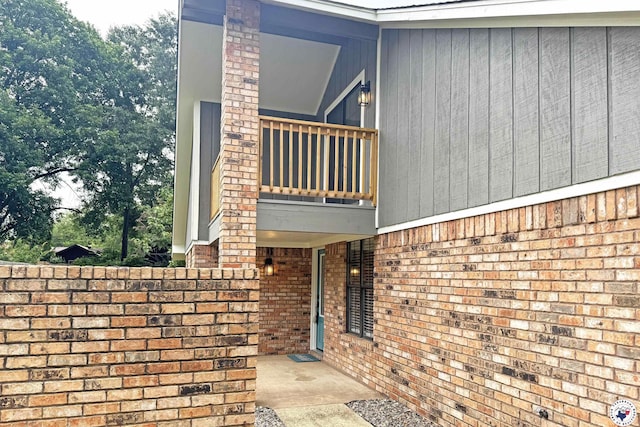 403 Edgewood Ln, Wake Village, TX 75501 - entrance to property with a balcony and brick siding