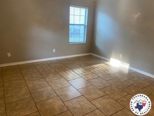 2415-2417 Laurel, Texarkana, AR 71854 - unfurnished room featuring baseboards