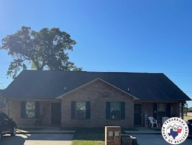 2415-2417 Laurel, Texarkana, AR 71854 - single story home with brick siding