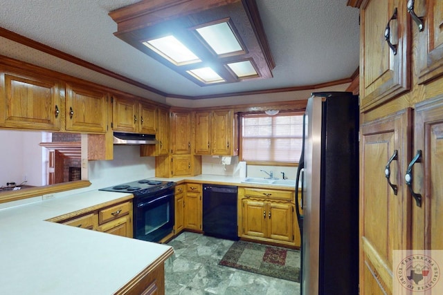 kitchen with kitchen peninsula, sink, a textured ceiling, ornamental molding, and black appliances