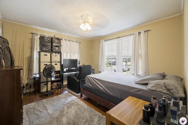 1324 Linden Ave, Texarkana, AR 71854 - bedroom with wood finished floors, crown molding, and a textured ceiling
