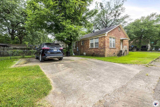 1324 Linden Ave, Texarkana, AR 71854 - view of front of home featuring brick siding, crawl space, and driveway