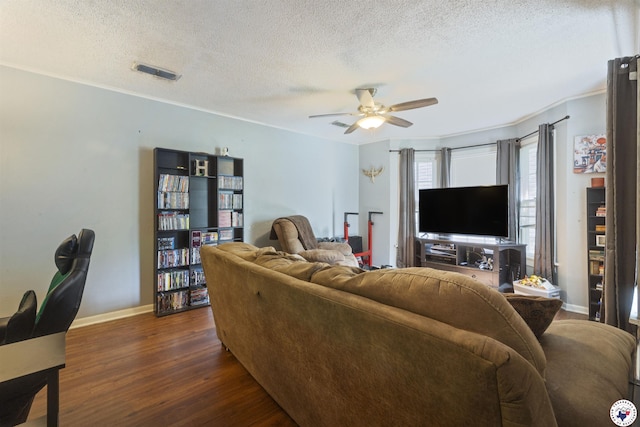 1324 Linden Ave, Texarkana, AR 71854 - living area featuring dark wood-style flooring, a ceiling fan, and a textured ceiling