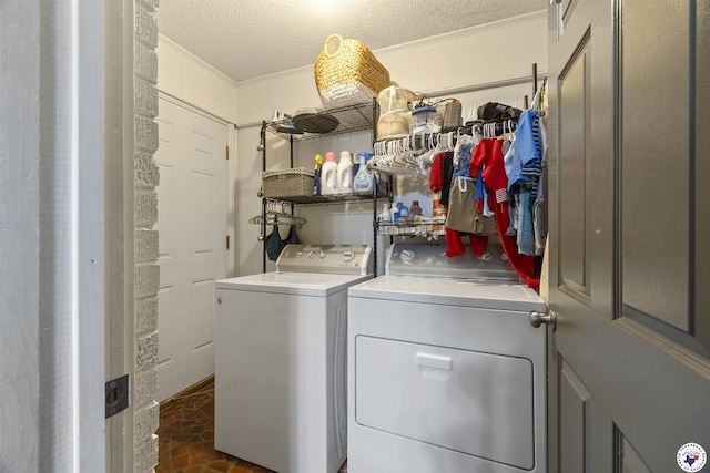 1324 Linden Ave, Texarkana, AR 71854 - laundry room with ornamental molding, washing machine and dryer, and a textured ceiling