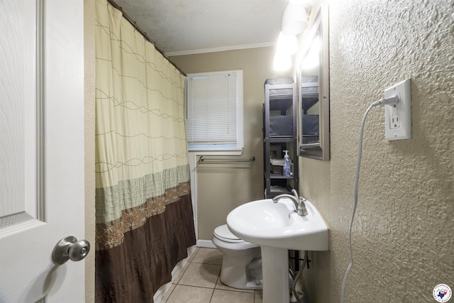 1324 Linden Ave, Texarkana, AR 71854 - bathroom featuring tile patterned floors, crown molding, a shower with curtain, and a textured ceiling