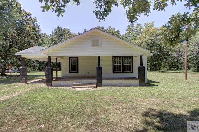 view of front facade featuring a front lawn