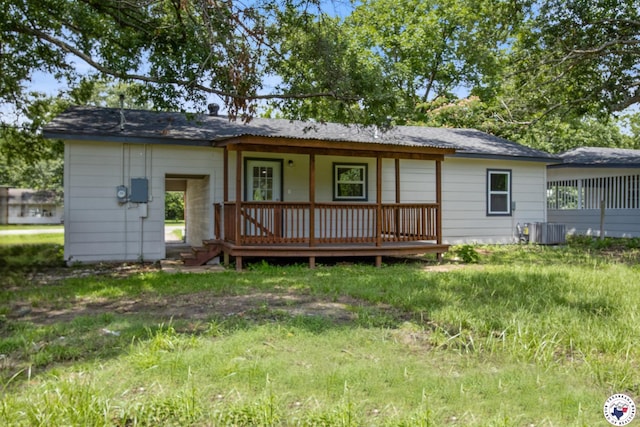 121 Circle Dr, Bogata, TX 75417 - rear view of property with a porch
