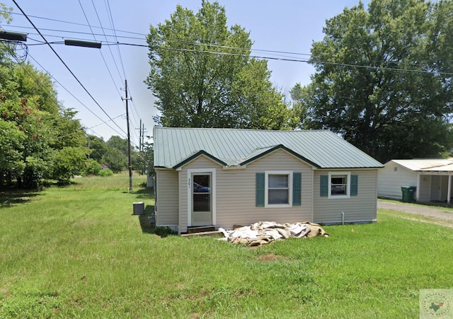 exterior space featuring a front yard