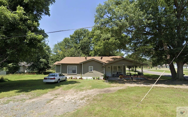 view of front of home with covered porch and a front lawn