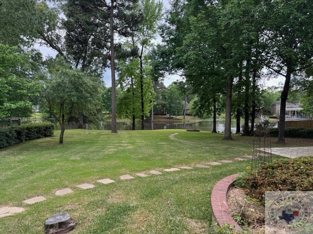 view of yard featuring a water view