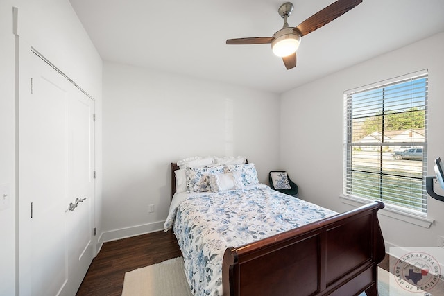 bedroom featuring dark wood-style floors, baseboards, and a ceiling fan