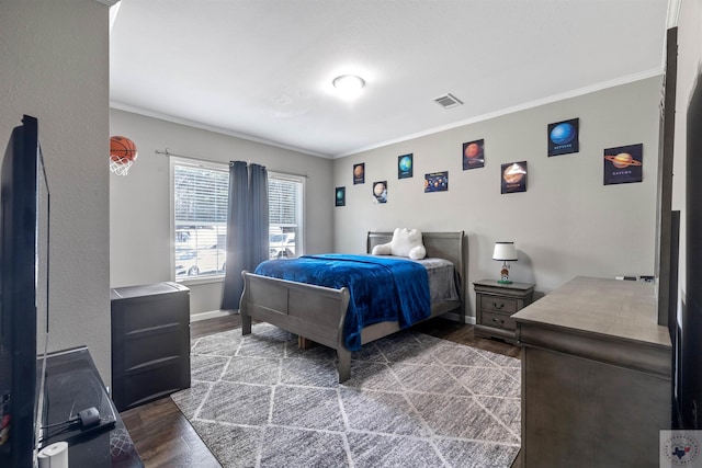 bedroom featuring dark wood-style floors, visible vents, ornamental molding, and baseboards